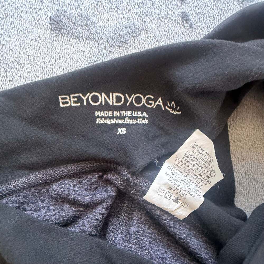 Beyond Yoga Spacedye Criss Cross High Waisted Midi Leggings XS - Picture 4 of 4